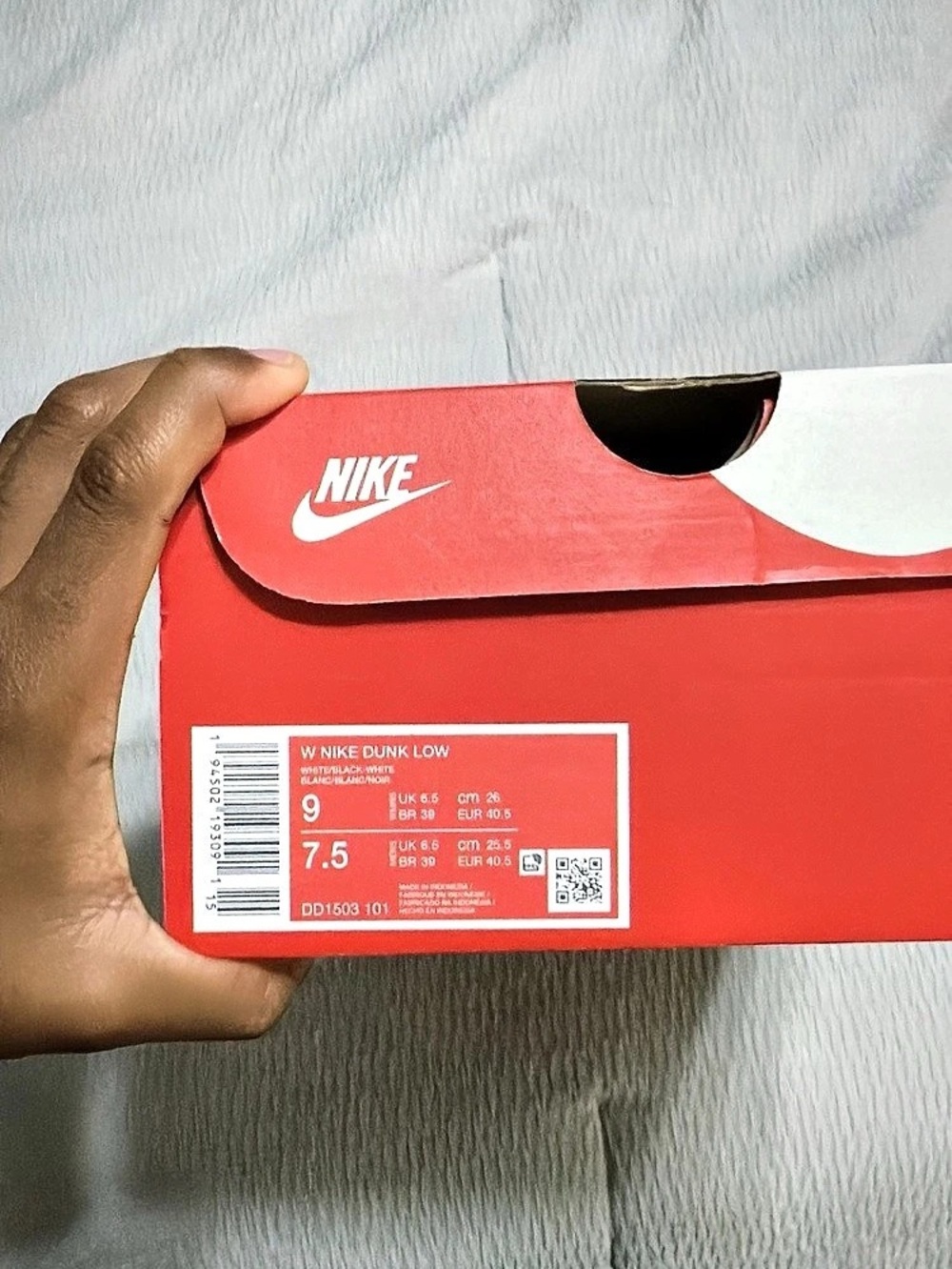 Nike Air Force 1 Low Sneakers in White & Yellow US 9 Like New - Picture 3 of 3